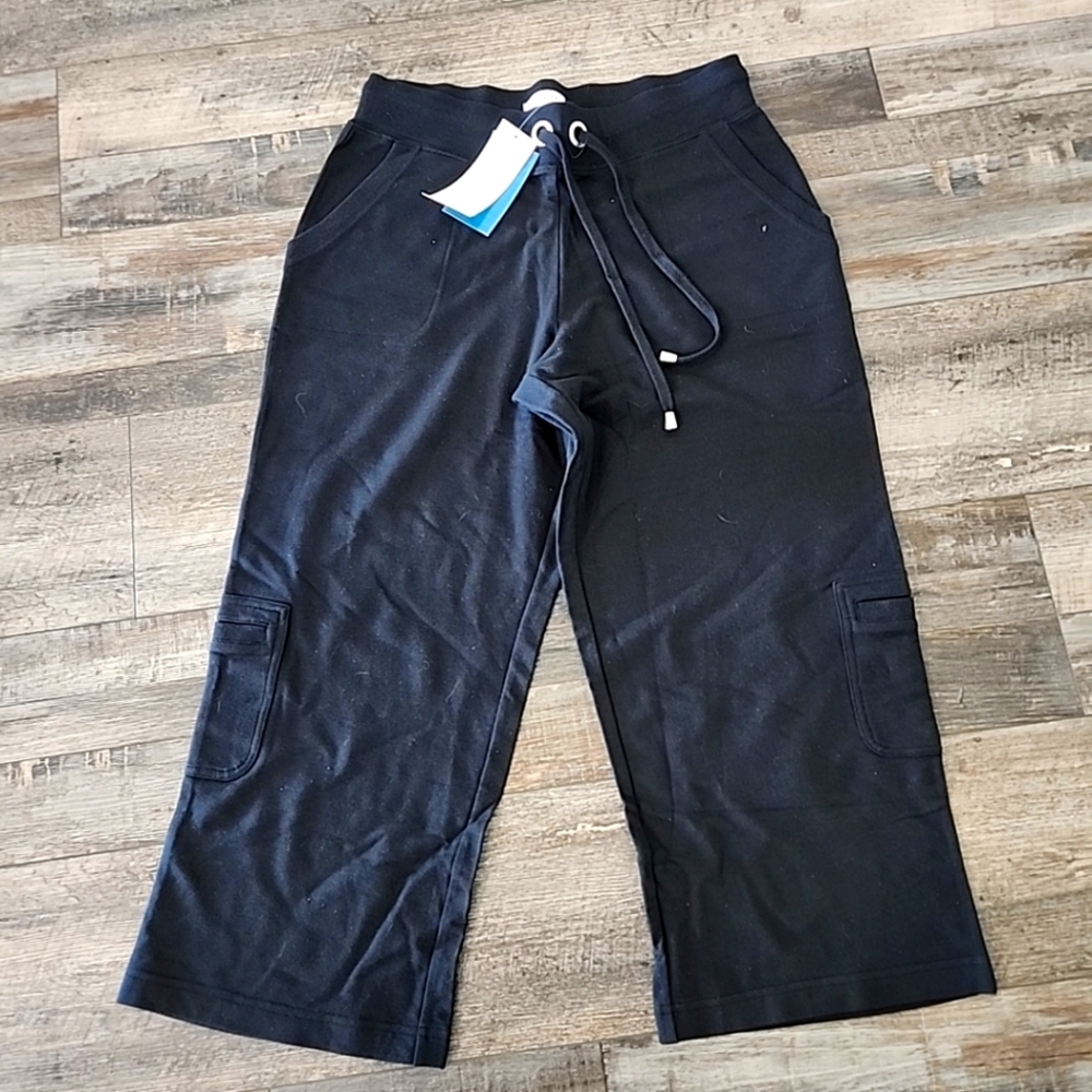 D & Co Capri Cargo Pants